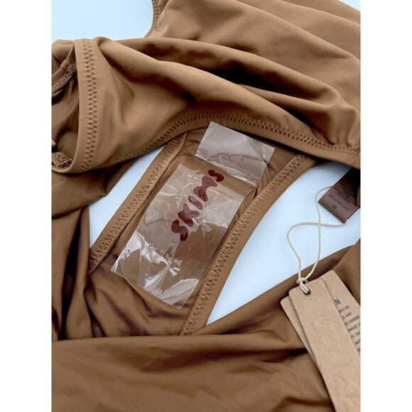 SKIMS Scoop Neck Womens Size 3X One Piece Swimsuit Bathing Suit Brown Almond NWT - Picture 4 of 9